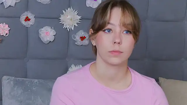 Snapshot of TheEmma chatting on October 2025 07:10:02 AM TheEmma online show from October 2025 07:10:02 AM