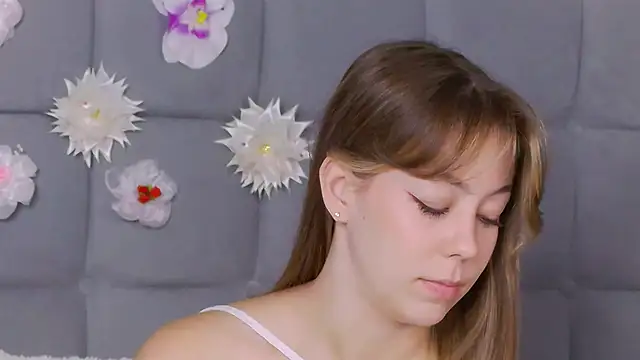 Snapshot of TheEmma chatting on September 2025 06:30:01 AM TheEmma online show from September 2025 06:30:01 AM