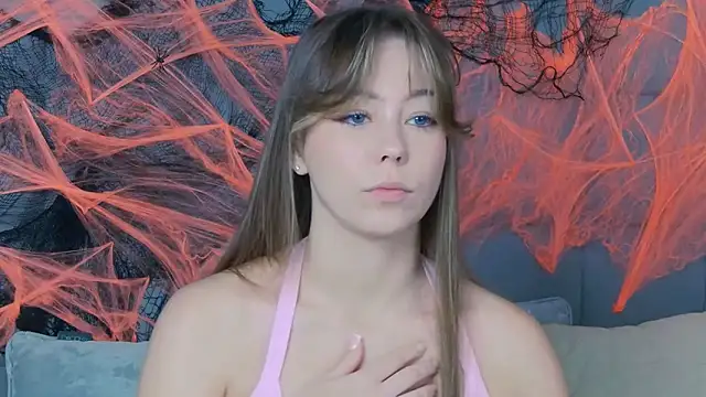 Snapshot of TheEmma chatting on October 2025 08:01:02 AM TheEmma online show from October 2025 08:01:02 AM