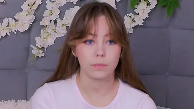 Snapshot of TheEmma chatting on November 2025 07:02:01 AM TheEmma online show from November 2025 07:02:01 AM