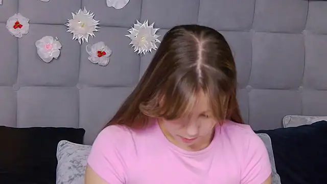 Snapshot of TheEmma chatting on September 2025 06:06:02 AM TheEmma online show from September 2025 06:06:02 AM