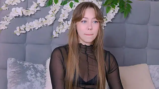 Snapshot of TheEmma chatting on November 2025 08:04:01 AM TheEmma online show from November 2025 08:04:01 AM