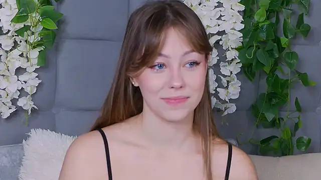 Snapshot of TheEmma chatting on October 2025 06:47:02 AM TheEmma online show from October 2025 06:47:02 AM