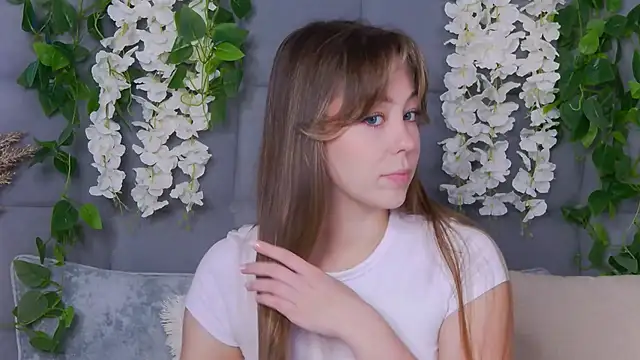 Snapshot of TheEmma chatting on October 2025 05:55:02 AM TheEmma online show from October 2025 05:55:02 AM