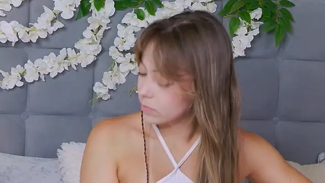 Snapshot of TheEmma chatting on November 2025 08:14:01 AM TheEmma online show from November 2025 08:14:01 AM