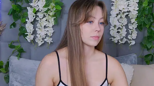 Snapshot of TheEmma chatting on October 2025 07:40:01 AM TheEmma online show from October 2025 07:40:01 AM