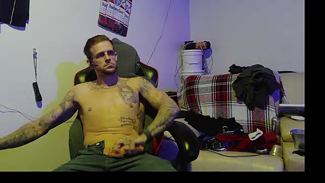 Snapshot of JamesMichael88 chatting on February 2025 08:11:01 PM JamesMichael88 online show from February 2025 08:11:01 PM