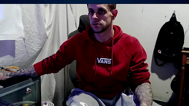 Snapshot of JamesMichael88 chatting on March 2025 07:35:02 PM JamesMichael88 online show from March 2025 07:35:02 PM