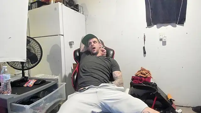 Snapshot of JamesMichael88 chatting on March 2025 02:35:02 AM JamesMichael88 online show from March 2025 02:35:02 AM