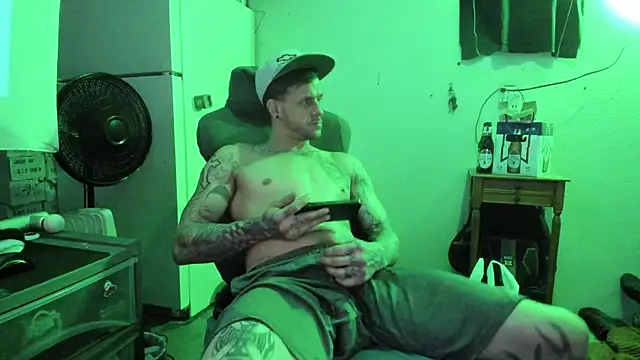 Snapshot of JamesMichael88 chatting on March 2025 12:19:01 AM JamesMichael88 online show from March 2025 12:19:01 AM