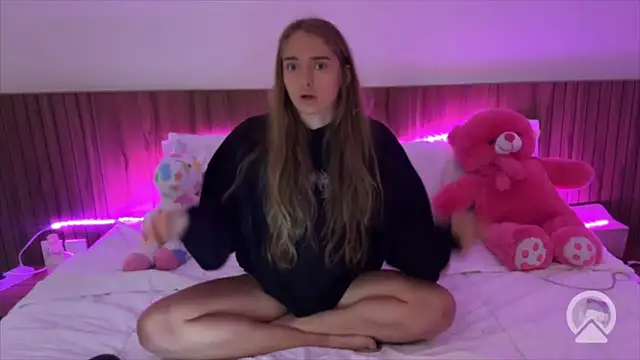 Snapshot of BabyMelie chatting on December 2025 09:34:02 AM BabyMelie online show from December 2025 09:34:02 AM