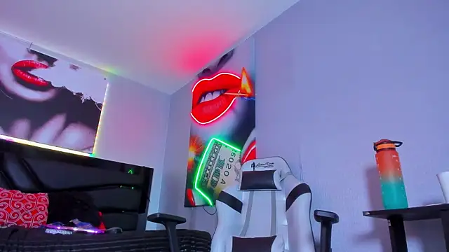 AlexaWatson  online show from February 2025 07:07:01 PM