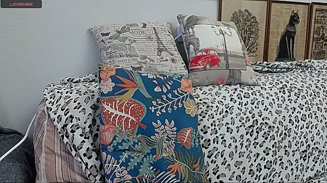 Snapshot of SquirtyEleanor chatting on November 2025 09:20:02 AM SquirtyEleanor online show from November 2025 09:20:02 AM