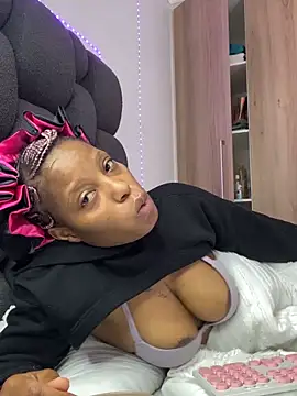 Thando04 online show from November 2025 01:05:01 PM