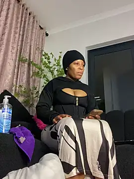 Thando04 online show from December 2025 07:48:02 PM