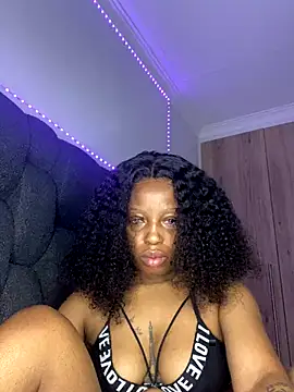 Thando04 online show from October 2025 06:21:01 PM