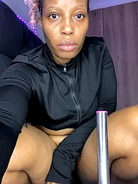 Thando04 online show from November 2025 05:41:01 PM