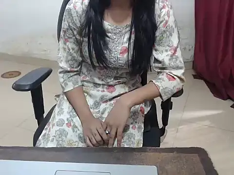 Snapshot of Honey_Bee25 chatting on December 2025 06:28:01 AM Honey Bee25 online show from December 2025 06:28:01 AM