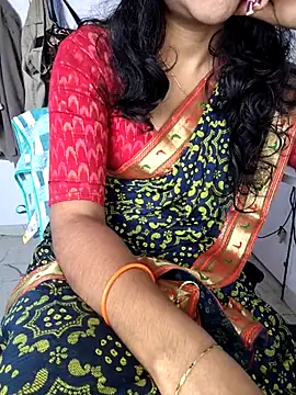 lovelygirl4567 online show from December 2025 05:52:01 AM