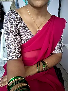 lovelygirl4567 online show from December 2025 06:45:02 AM