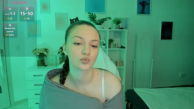 MiaVixxen online show from September 2025 04:08:02 AM