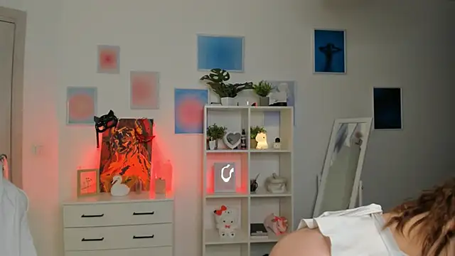 Snapshot of MiaVixxen chatting on October 2025 04:44:01 AM MiaVixxen online show from October 2025 04:44:01 AM