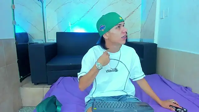 Snapshot of anyelo_waller chatting on September 2025 12:22:02 PM anyelo waller online show from September 2025 12:22:02 PM
