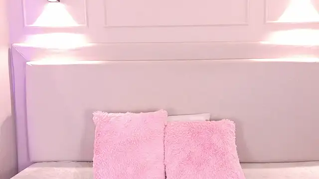 Snapshot of NickyBelmonth chatting on October 2025 07:39:02 PM NickyBelmonth online show from October 2025 07:39:02 PM