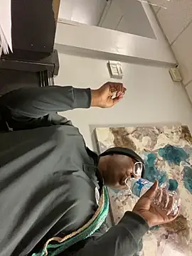 DamnBubbles online show from January 2025 04:01:01 AM