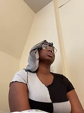 DamnBubbles online show from January 2025 08:01:02 PM