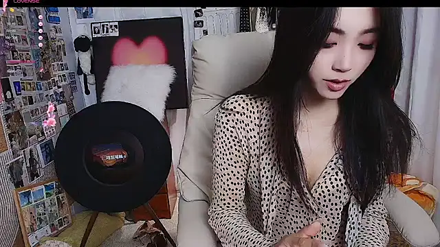 Snapshot of xiaotiantian-76 chatting on December 2025 01:05:01 AM xiaotiantian-76 online show from December 2025 01:05:01 AM