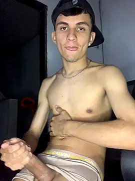 gabrielzinnnn085 online show from November 2025 10:24:02 PM