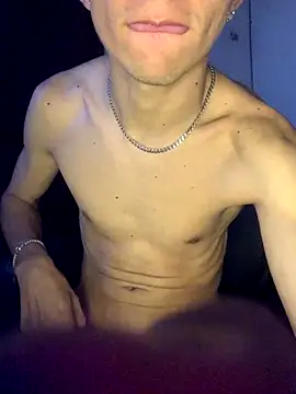 gabrielzinnnn085 online show from October 2025 09:24:01 PM