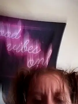 Snapshot of alwayswhisper chatting on November 2025 03:38:01 PM alwayswhisper online show from November 2025 03:38:01 PM