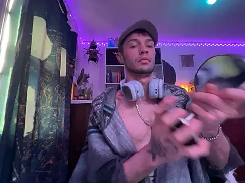 Snapshot of Trystan_Spellman chatting on February 2026 04:39:02 PM Trystan Spellman online show from February 2026 04:39:02 PM