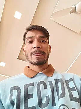 Snapshot of Tarun_0026 chatting on February 2026 10:01:02 AM Tarun 0026 online show from February 2026 10:01:02 AM