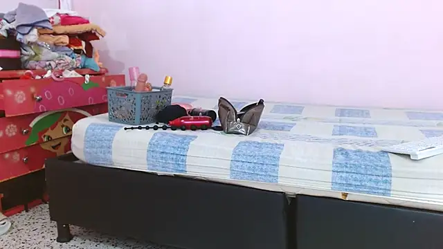 latinabueno41 online show from February 2025 08:33:02 PM