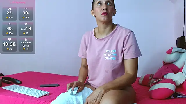latinabueno41 online show from October 2025 12:41:02 AM