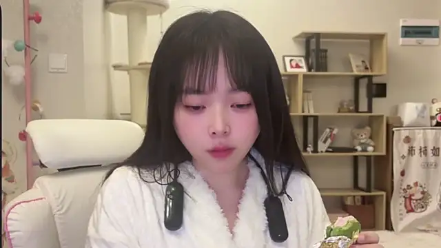 Chenjing0 online show from December 2025 12:43:02 PM