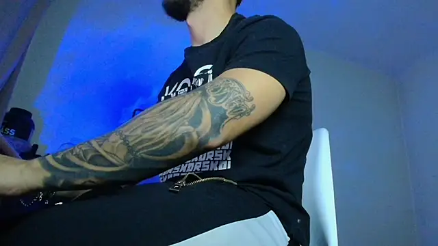 XanderCage99 online show from November 2025 06:01:01 PM