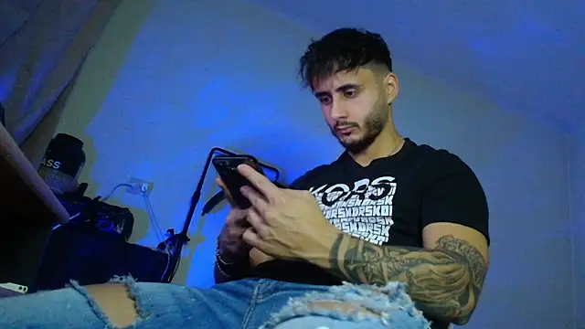 XanderCage99 online show from November 2025 04:50:02 PM