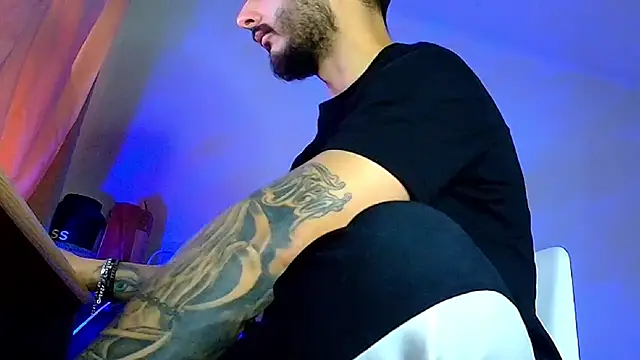 XanderCage99 online show from December 2025 08:19:02 AM