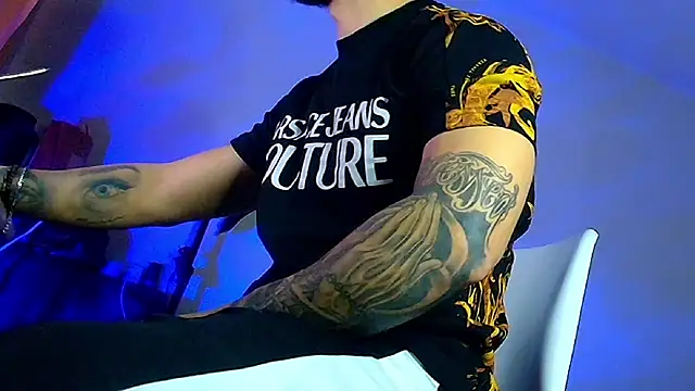 XanderCage99 online show from December 2025 09:45:02 AM