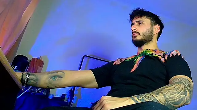 XanderCage99 online show from December 2025 11:01:02 AM