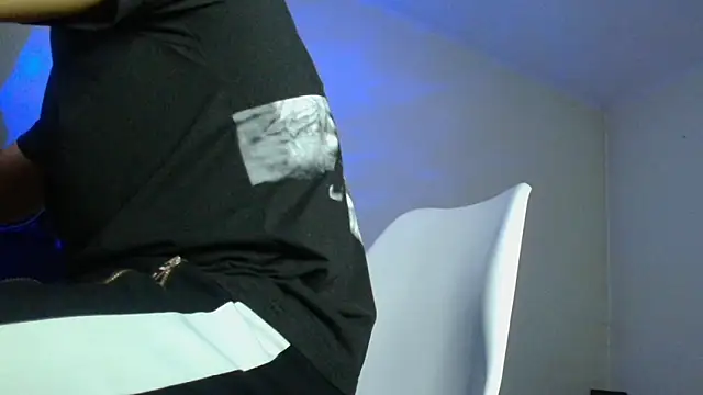 XanderCage99 online show from November 2025 06:30:01 PM