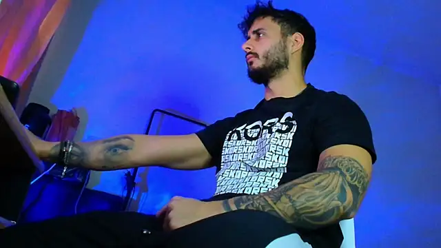 XanderCage99 online show from December 2025 12:00:02 PM