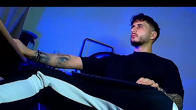 XanderCage99 online show from February 2026 02:33:02 AM