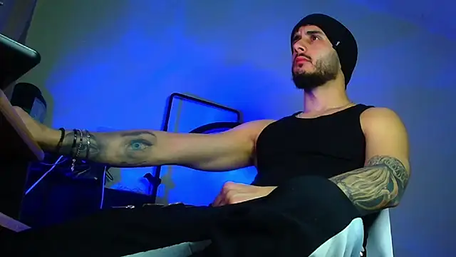 XanderCage99 online show from April 2026 10:39:02 PM