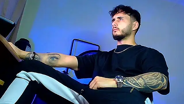 XanderCage99 online show from February 2026 10:40:02 PM