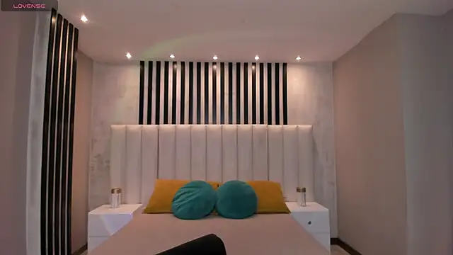 NiaSalvatore online show from March 2025 01:37:02 AM